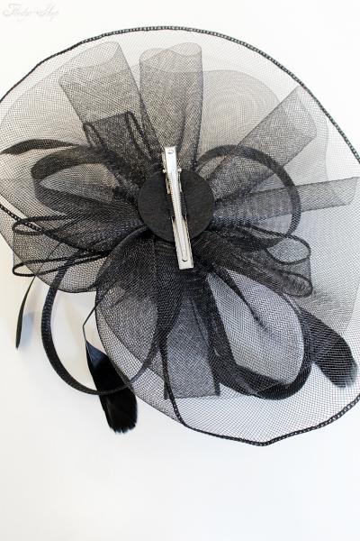 Gothic Haarschmuck „Midnight Dahlia“ mit Schleiernetz & Federn